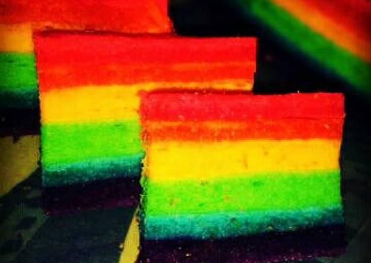 Langkah Mudah untuk Menyiapkan Rainbow cake lembut yang Bikin Ngiler