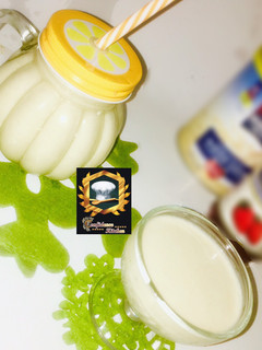 A picture of Banana oatmeal smoothie.