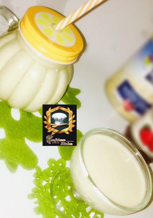 A picture of Banana oatmeal smoothie.