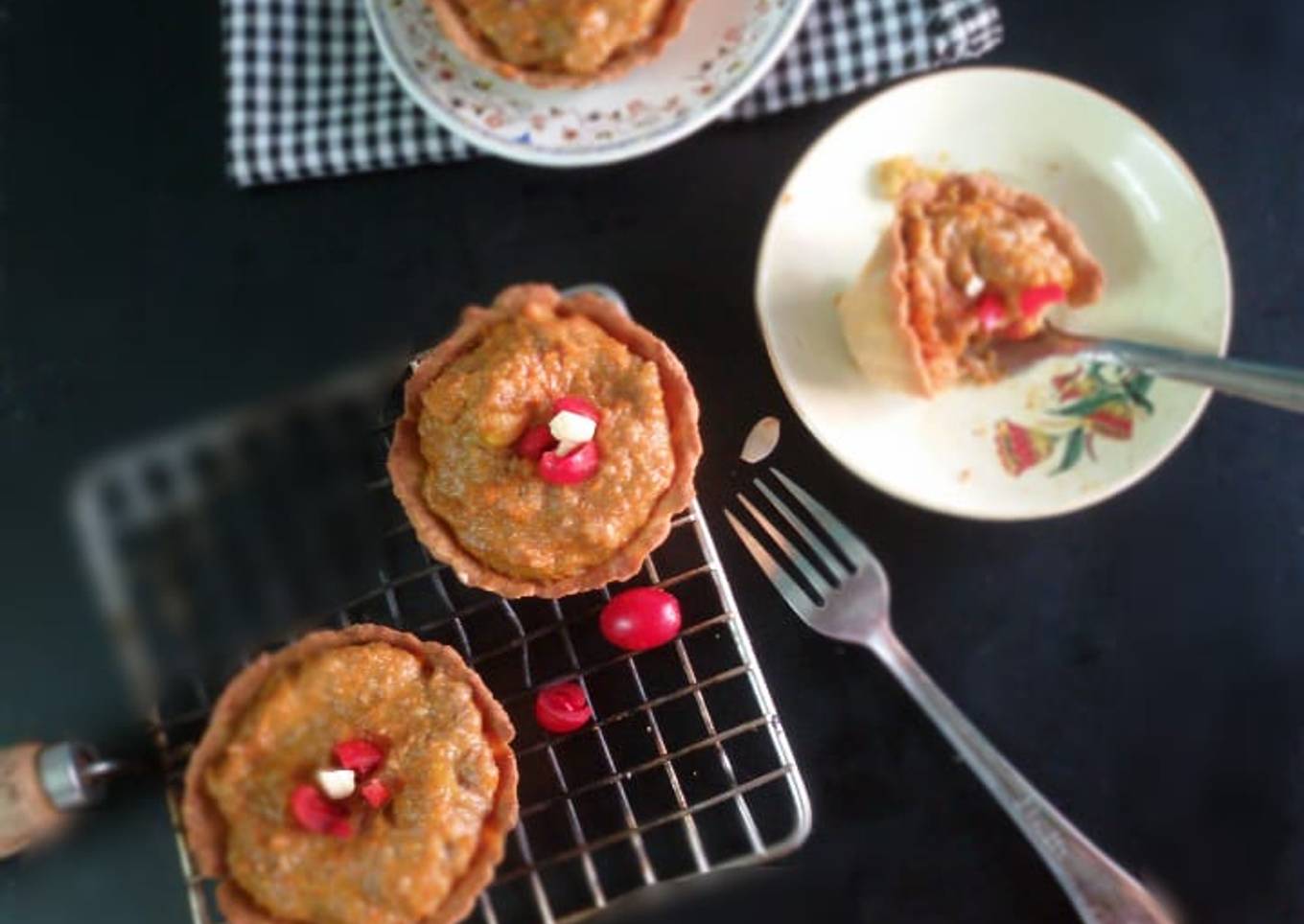 Carrot halwa tart with American chocolate pudding