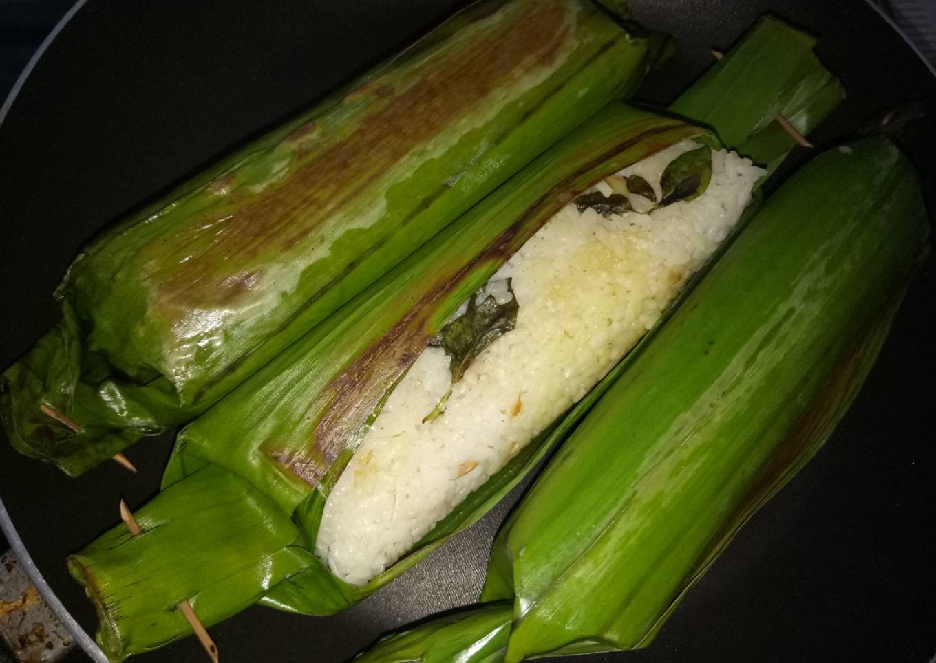 Nasi bakar ayam suwir, nasi kemarin