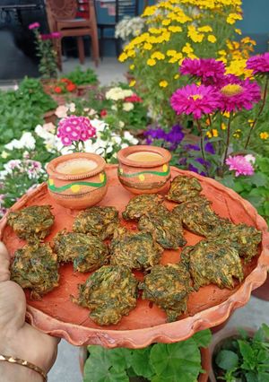 পালং পকোড়া (Palak pakoda recipe in Bengali) রেসিপির প্রধান ছবি