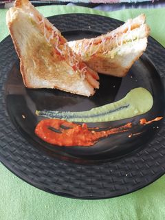तिरंगा चीज़ सैंडविच (Tiranga cheese sandwich recipe in Hindi) रेसिपी मुख्य फोटो