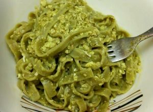 O poză a rețetei Tagliatelle din spanac cu pesto și parmezan.