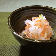 A picture of Kouhaku Namasu (Daikon and carrot pickles).