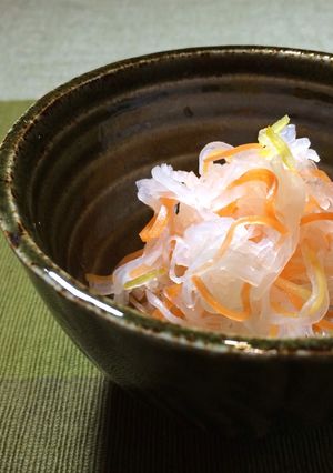 A picture of Kouhaku Namasu (Daikon and carrot pickles).