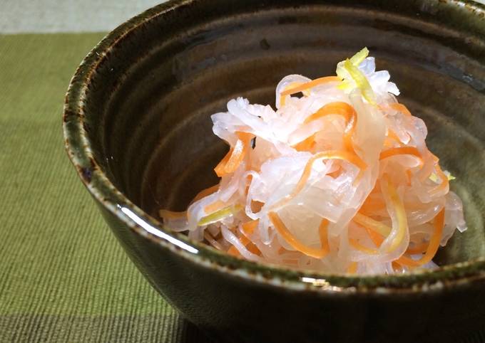 Recipe of Quick Kouhaku Namasu (Daikon and carrot pickles)