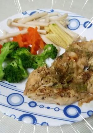 รูปของ อกไก่อบซอสสมุนไพล