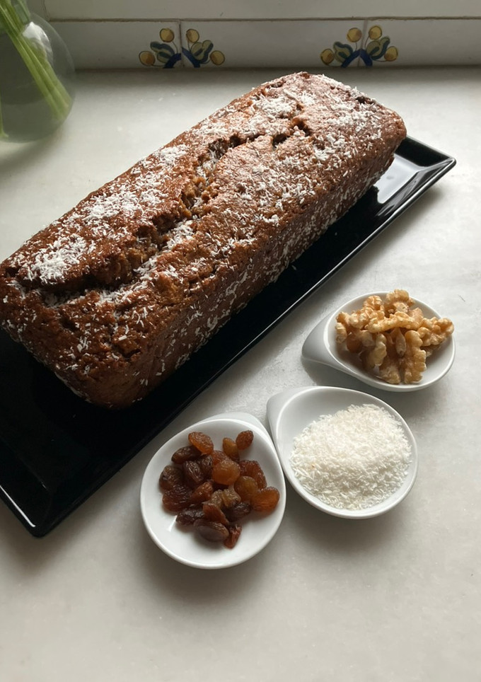 Una foto de Pan integral de plátano, con nueces y pasas (banana bread)