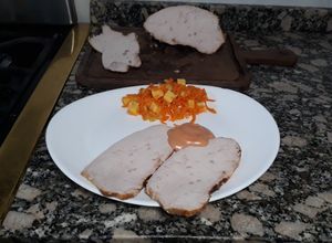 Una foto de Pechuga de pavo con salsa golf (blanco de pavita)
