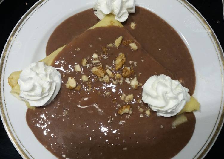 Almás palacsinta rumos diókrémmel