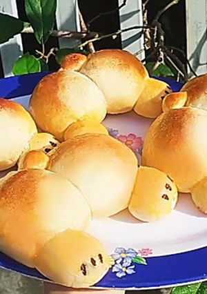 Hình của món Bánh mì tạo hình mông corgi.
