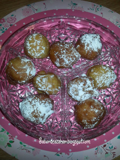 Una foto de Buñuelos de viento rellenos de crema pastelera