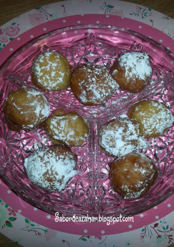 Una foto de Buñuelos de viento rellenos de crema pastelera