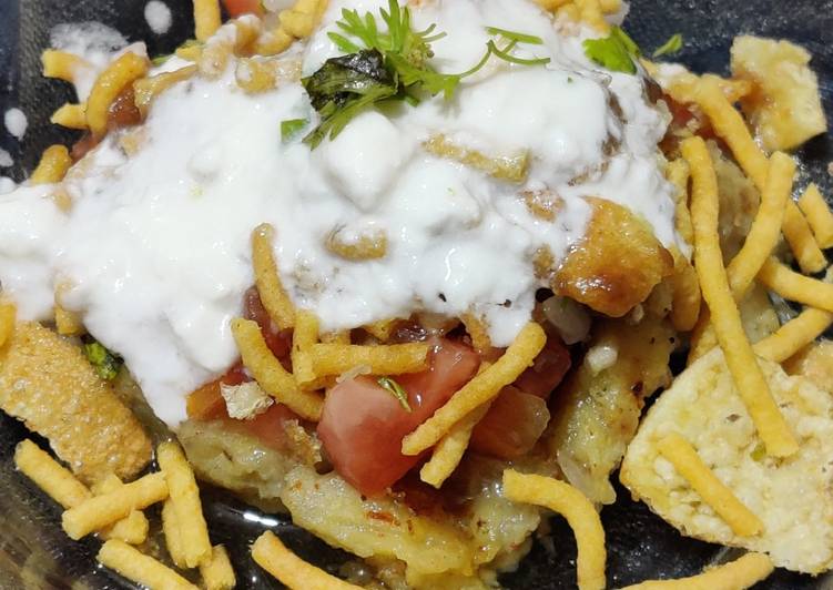 Steps to Prepare Super Quick Homemade Aloo tikki chaat