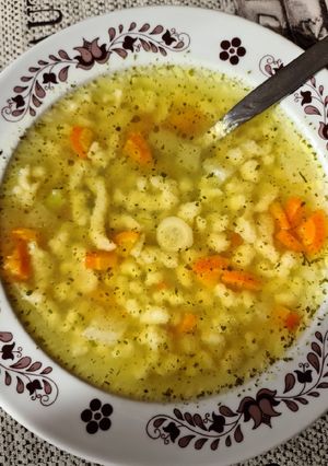 Grízgaluska leves sok zöldséggel recept fotója