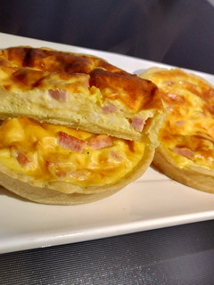 Una foto de Relleno de tarta de jamón y queso