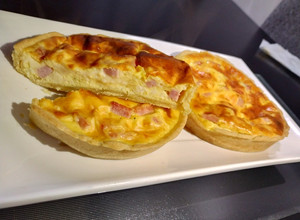 Una foto de Relleno de tarta de jamón y queso