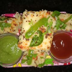 A picture of Rava Dhokla.