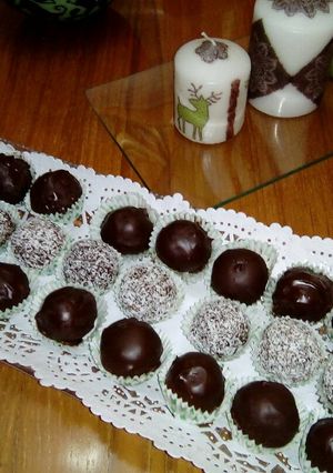 Foto principal de Bolitas de coco bañadas en chocolate