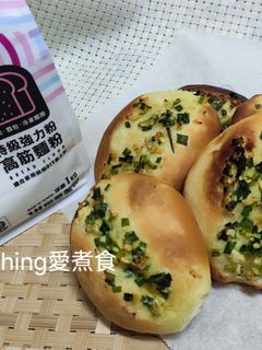 手作蔥花香蒜麵包 的食譜成品照片