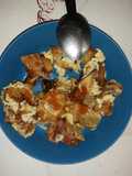 Tortilla dorada con huevo y catsup