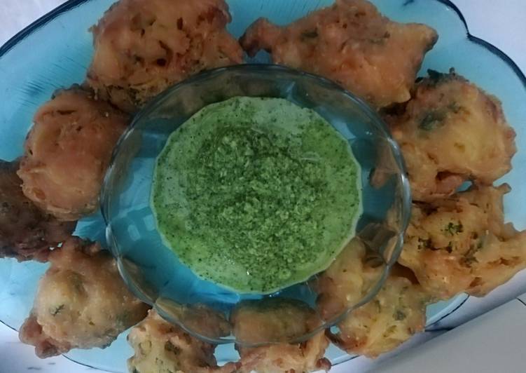 Simple Way to Prepare Super Quick Homemade PIAZ PAKORE with GREEN CHATNI #CookpadRamadan