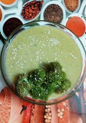 ब्रोकोली साथ में तिल सूप (Broccoli with Sesame Seeds Soup recipe in hindi) रेसिपी मुख्य फोटो