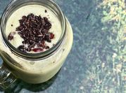 Una foto de smoothies de frutas