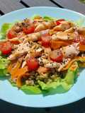 Salade de lentilles, tagliatelles de carottes 🥕, effiloché de truite et vinaigrette moutarde miel