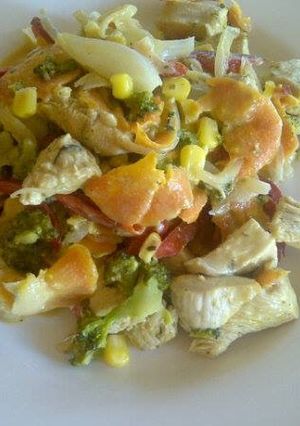 Una foto de Pollo salteado con verduras