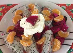 Una foto de Ensalada de Pitahaya Blanca y Roja con Mandarina Chantilly!