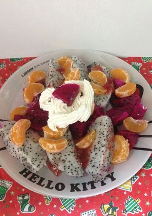 Una foto de Ensalada de Pitahaya Blanca y Roja con Mandarina Chantilly!