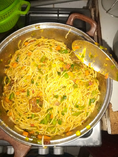 Stir fry spaghetti ainihin hoton girkin
