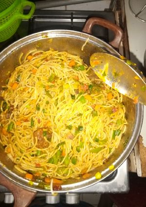 Stir fry spaghetti ainihin hoton girkin