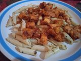 Pasta plumas con pollo rostizado
