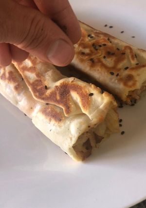 Una foto de Rolls de verduras y atún (tapas de empanadas) 😍