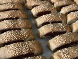قراقيش محشية تمر بالسمسم