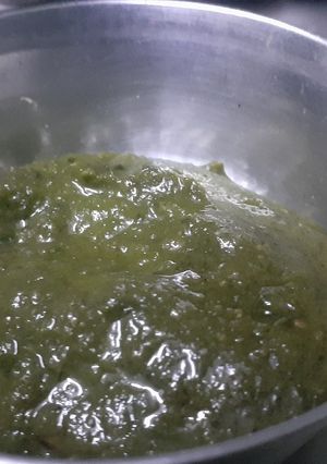 हरे धनिए की चटनी (hare dhaniye ki chutney recipe in Hindi) रेसिपी मुख्य फोटो