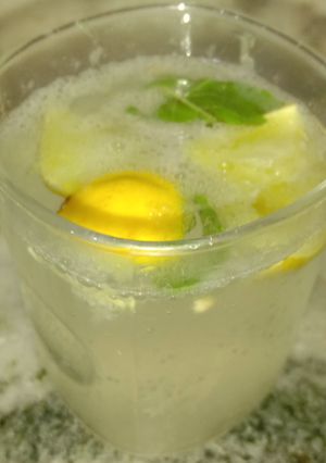 A picture of Nimbu pani.