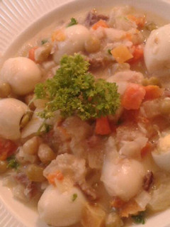 Una foto de Sopa semy dura de huevitos de ave de codorniz