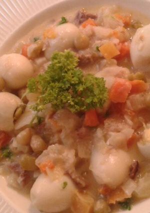 Una foto de Sopa semy dura de huevitos de ave de codorniz