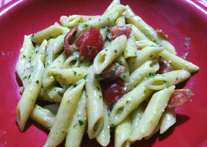 Simple Way To Make Ultimate Penne Al Pesto E Pomodorini Pizza Peperoni