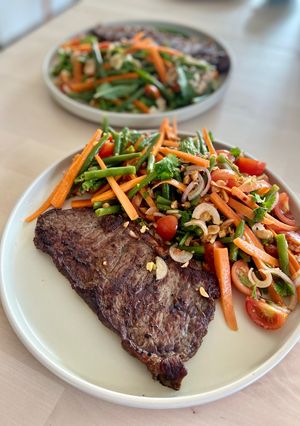A picture of Spicy Indonesian Steak Salad with Peanuts.