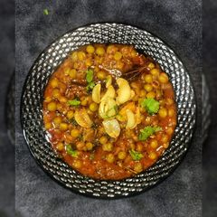 A picture of Green Pea Curry Masala with Garlic Tadka.