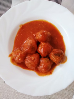 Sajtos paradicsomos húsgombóc recept fotója