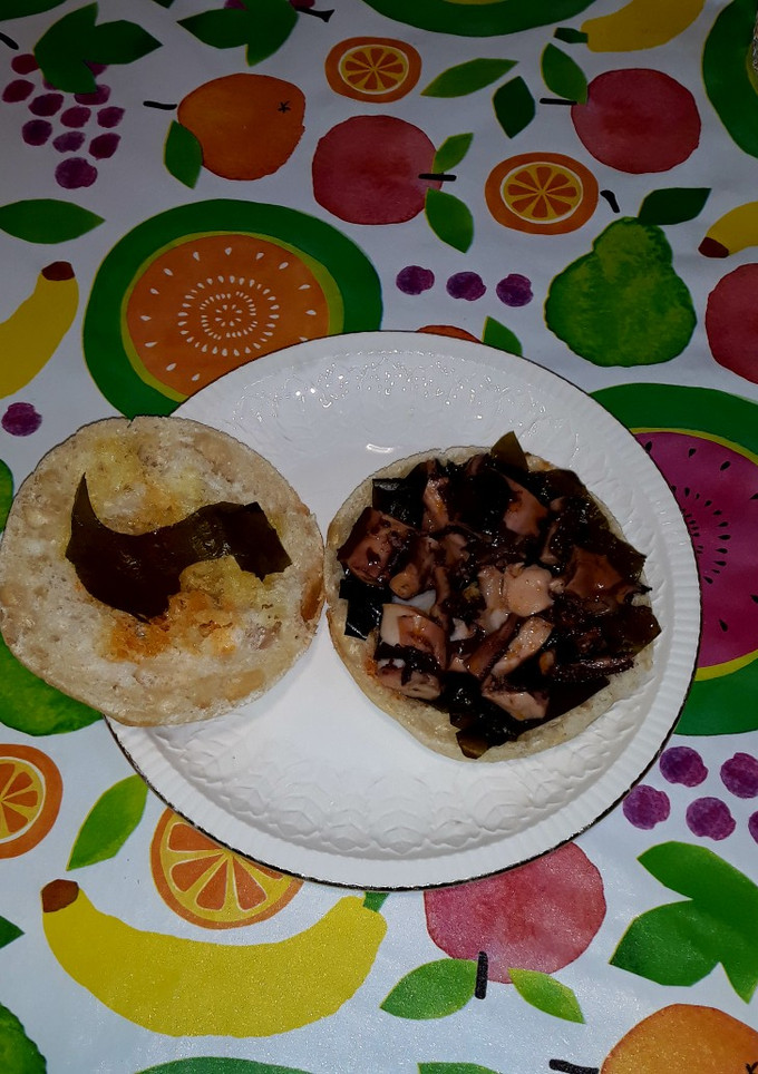 Una foto de Bocata de potas con alga wakame