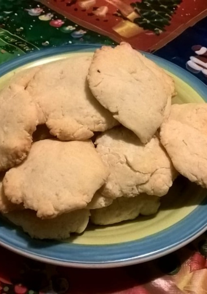 Una foto de Galletas navideñas de esencia de nuez sin manteca