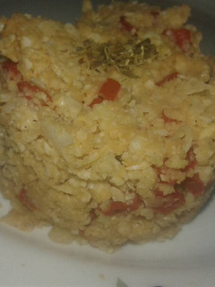 Una foto de Falso cuscús de coliflor y pimiento rojo