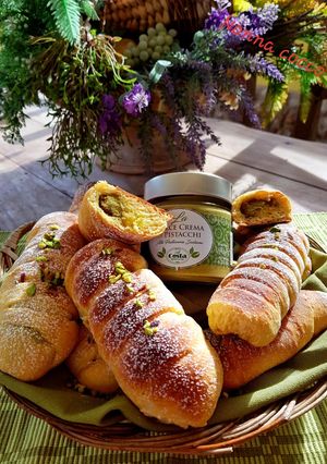 Foto di Brioche con crema di pistacchio